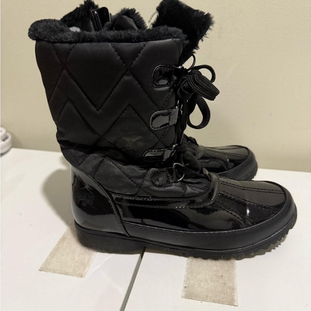 Black Quilted Women's Snow Boots